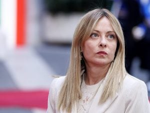 Smart working, targhe alterne e limiti ai condizionato: governo valuta il lockdown energetico