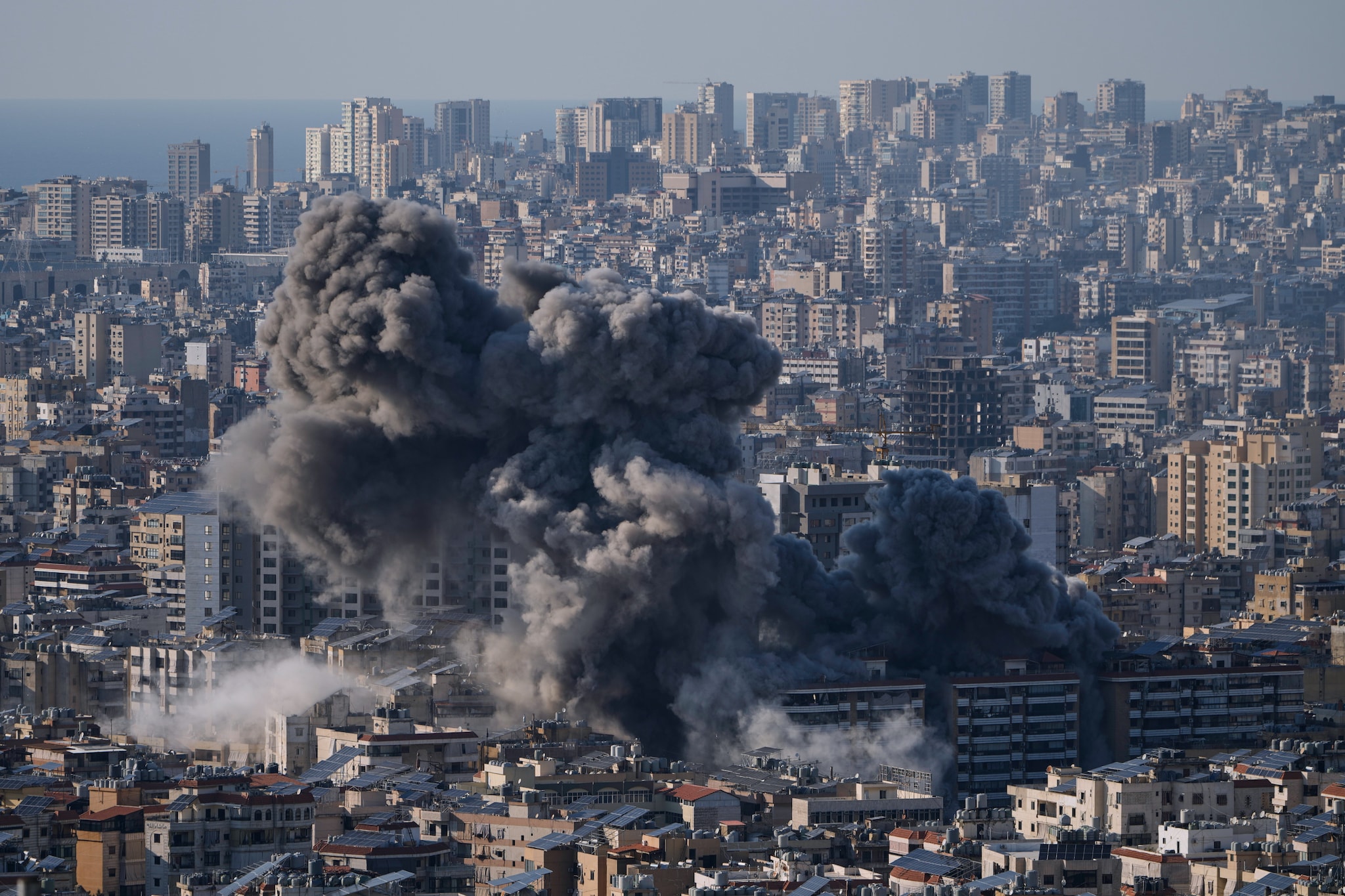 Iran, la guerra in diretta: Trump: "Non c'è più nulla da colpire, conflitto finirà presto" ma Teheran minaccia: "Petrolio a 200 dollari al barile"