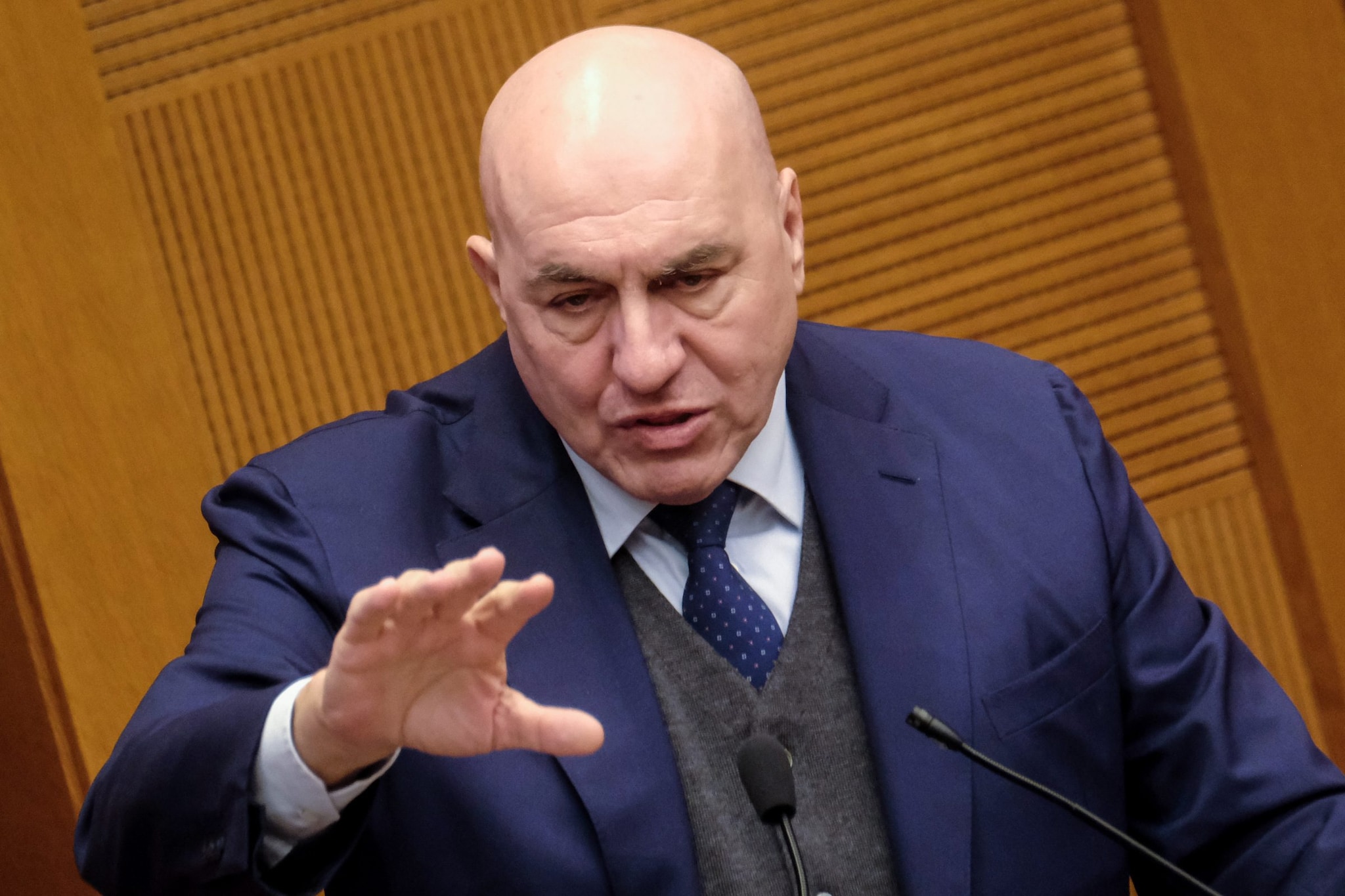 Crosetto giustifica il viaggio a Dubai: "Non mi aspettavo un'escalation"