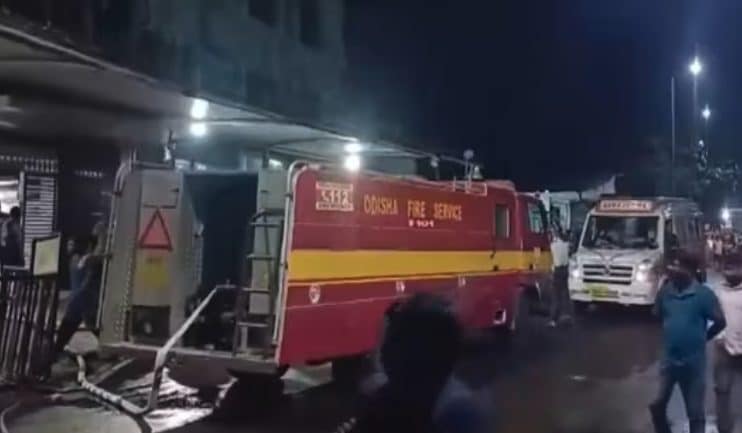 Scoppia incendio nel reparto di terapia intensiva: almeno 11 morti in un ospedale in India