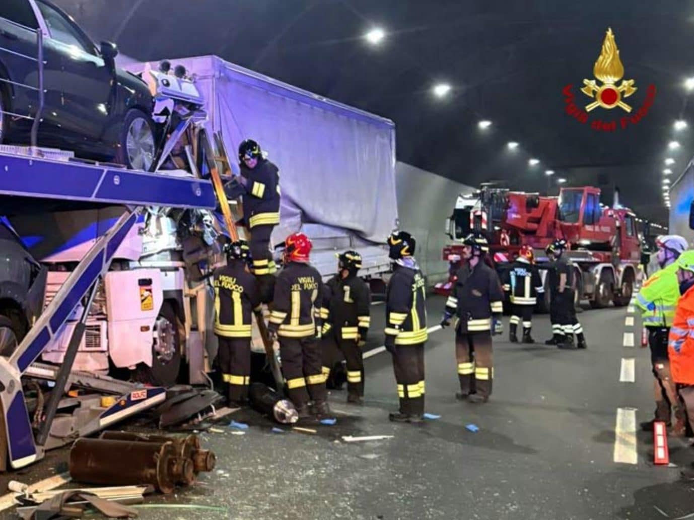 Incidente A1, scontro tra due camion in galleria Monte Mario nel Bolognese: un morto e autostrada chiusa
