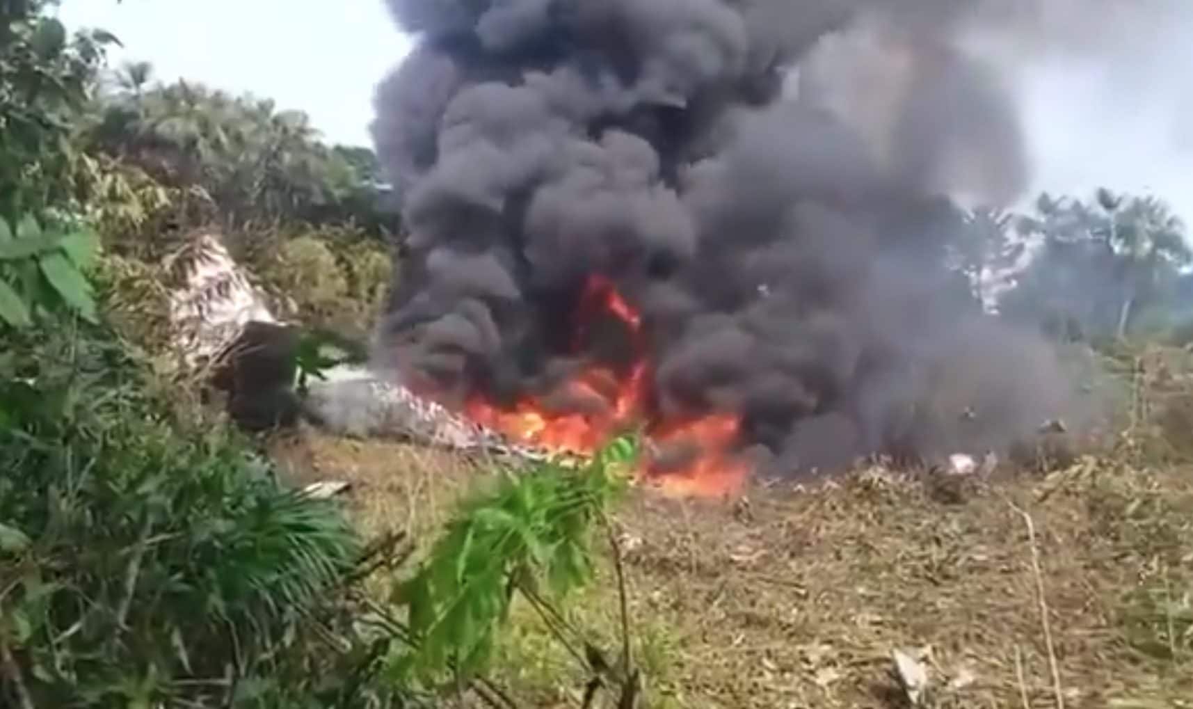 Colombia, aereo militare precipita e va a fuoco con 125 persone a bordo: recuperati 48 feriti, il video