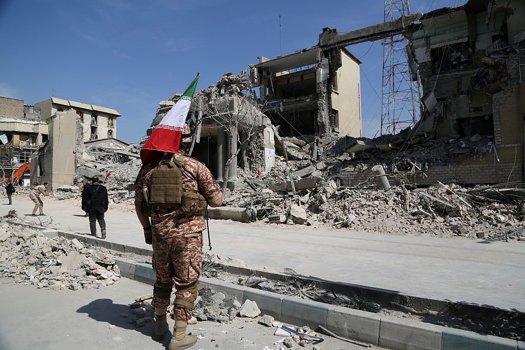 Iran, la guerra in diretta: blackout totale in Iraq, Usa ai cittadini: "Lasciate subito il Paese". Affondata nave da guerra iraniana, oltre 100 dispersi