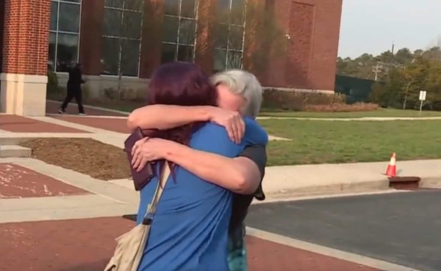 Mamma scompare nel nulla, 24 anni dopo la famiglia scopre che era scappata: “La vita è breve per non perdonarla”