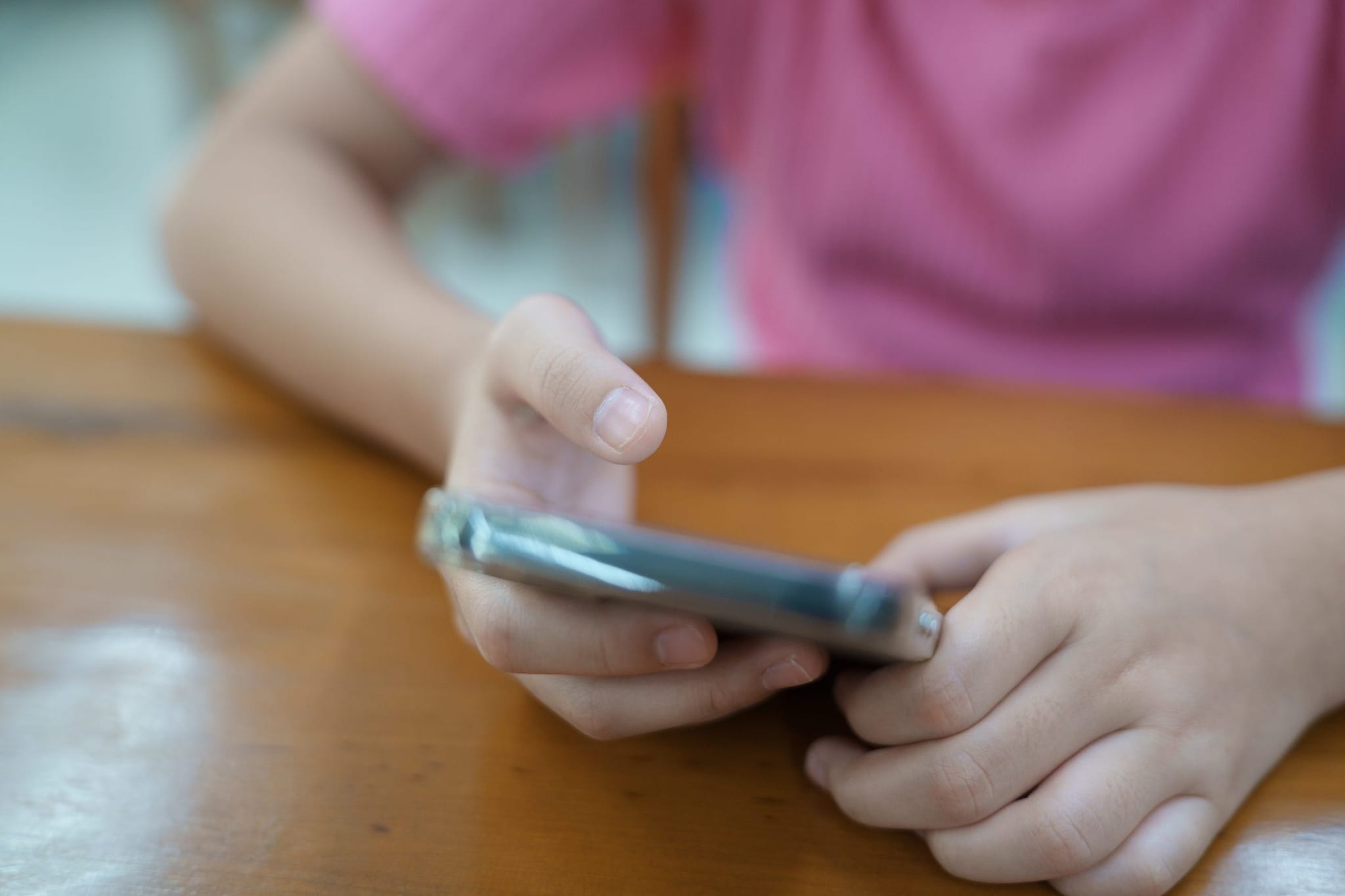 "Sta picchiando mamma": figlia minorenne chiama il 112 e fa arrestare il papà. La donna subiva abusi da 18 anni