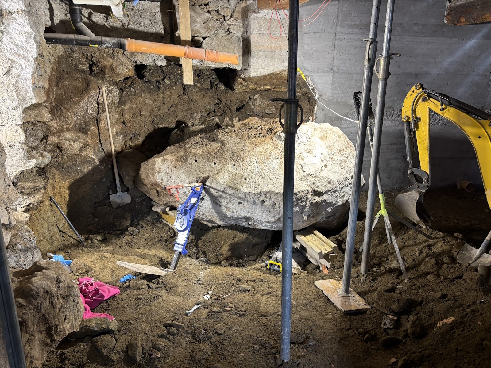 Svizzera, l'altoatesino Alexander Thöni muore travolto da un masso mentre lavora in un seminterrato: aveva 37 anni