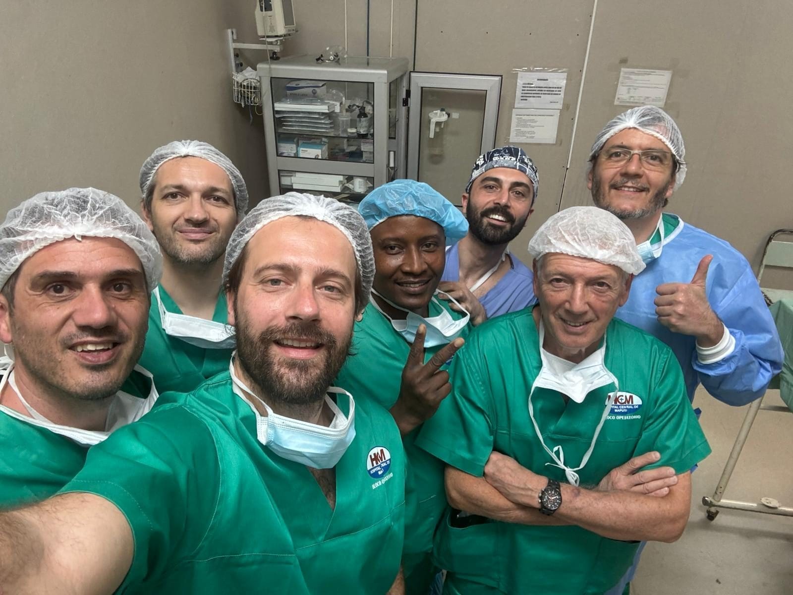 Bloccati in Mozambico a causa della guerra, medici italiani restano in ospedale: "Opereremo fino alla partenza"