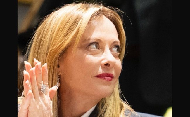 Per l'8 marzo Meloni rivendica l'occupazione femminile: ma dimentica il gender pay gap e i dati sulle inattive