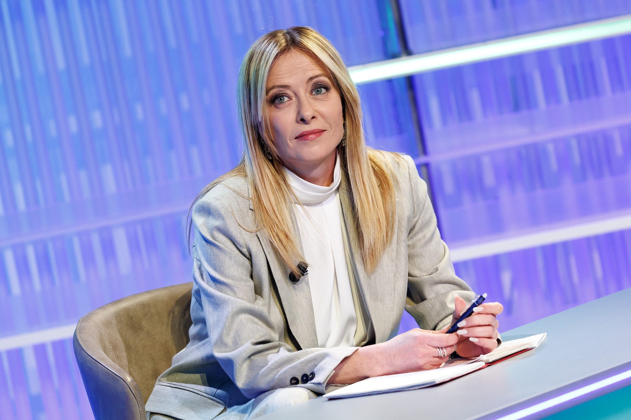 Sondaggi politici, FdI resta primo, il Pd secondo: come cambiano le intenzioni di voto dopo il referendum