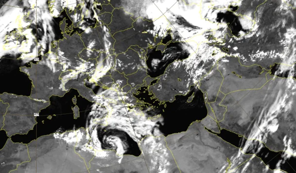 Maltempo, il climatologo Betti: “Vortice sul Centro-Sud con piogge intense, al Nord attenzione alle valanghe”