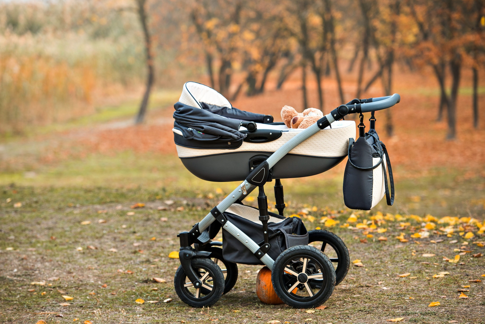 Bari, gemelline di 1 anno e mezzo crescono nella piazza di spaccio: i genitori le affidavano ai pusher