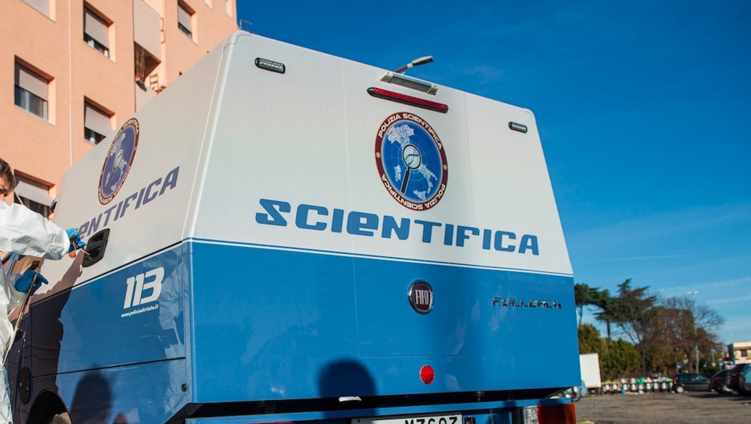 Mariuccia uccisa a coltellate in casa a Genova, il figlio arrestato non ricorda nulla: perizia psichiatrica