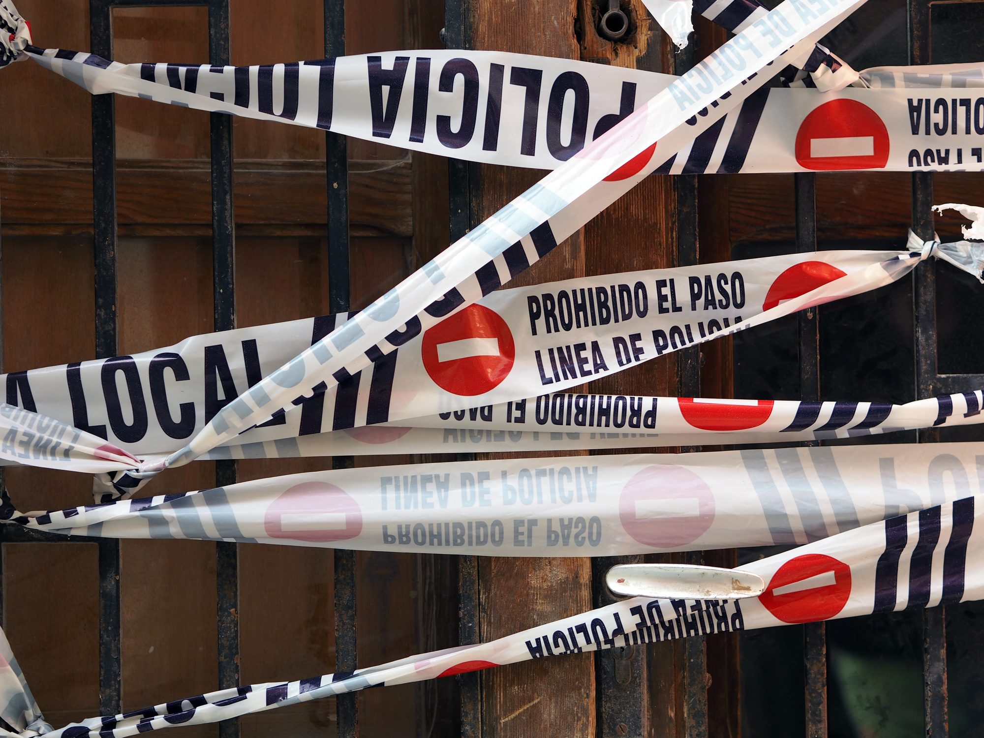 Porta la bimba di 3 anni in vacanza, la uccide per vendicarsi della madre e si suicida: dramma in Costa Blanca