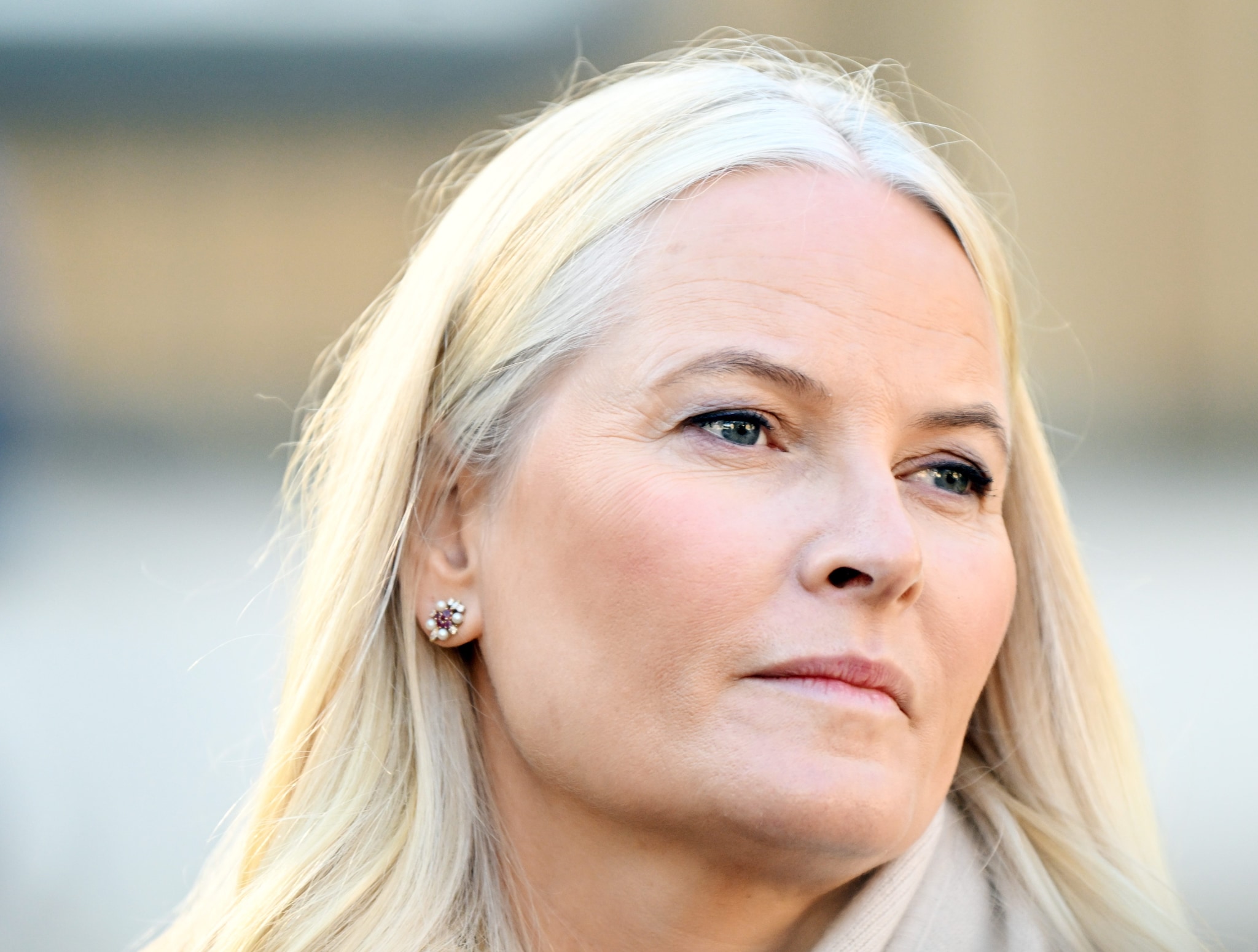 Caso Epstein, la principessa norvegese Mette-Marit che compare nei file si difende: “Mi ha manipolato”