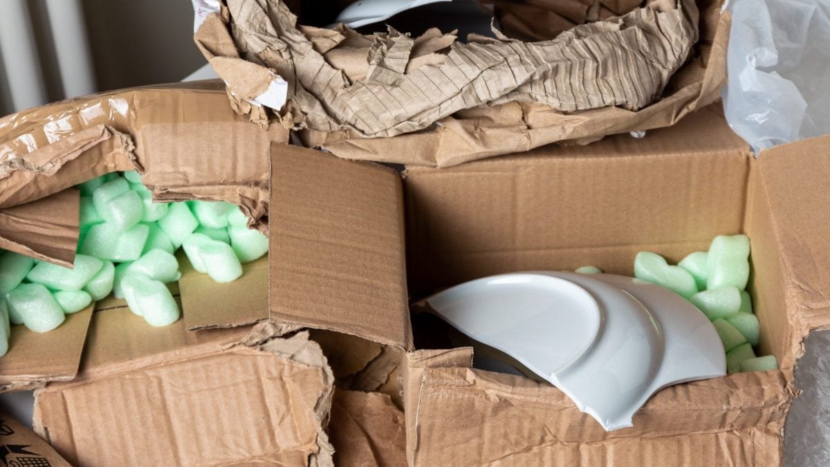 Una 57enne è morta schiacciata dagli imballaggi dei suoi acquisti compulsivi