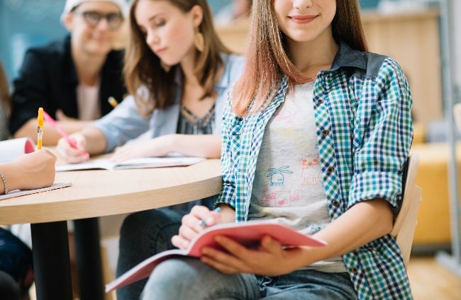 C’è una cosa in cui la scuola è più avanti, e riguarda il ciclo mestruale