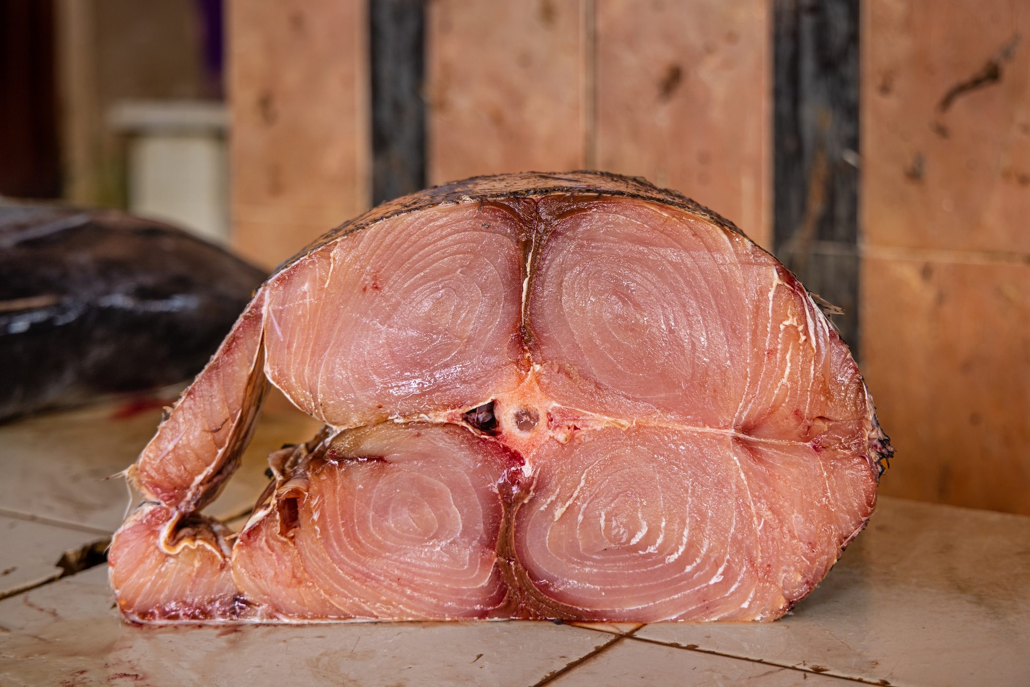 Tonno pinna gialla ritirato dalle pescherie per rischio chimico: l'avviso del Ministero della salute