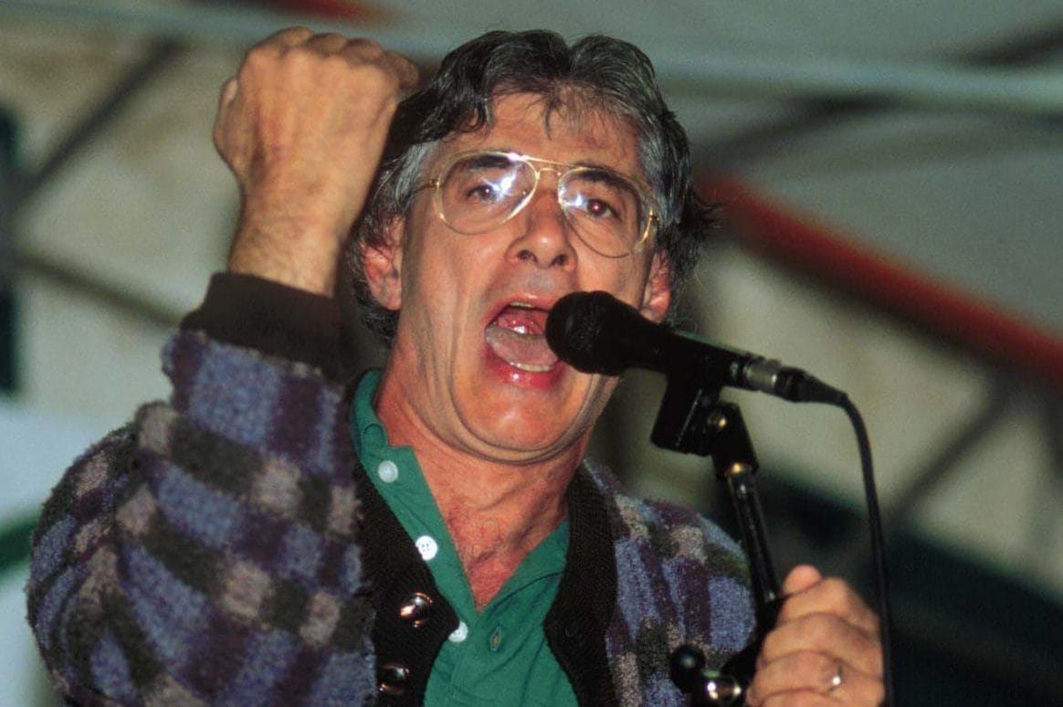 La morte di Umberto Bossi e la fine un'era politica, la storia del Senatur che inventò la Lega Nord
