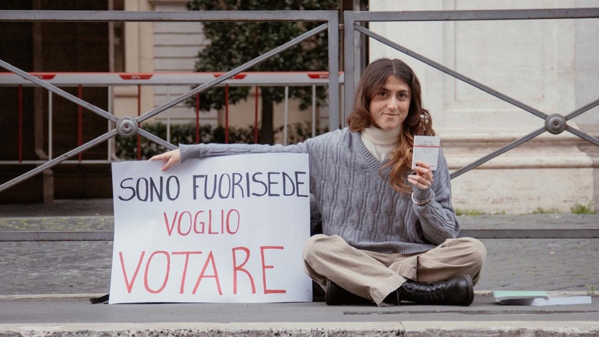Veronica davanti al Ministero della Giustizia.
