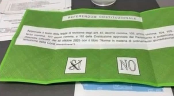 Referendum, video-propaganda inviato agli italiani all'estero che chiedono come si vota: "Fate una X sul Sì"