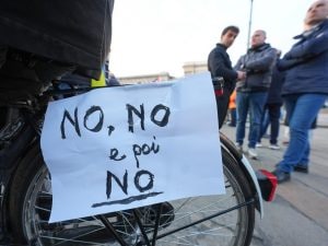 Brigatisti, estremisti e fannulloni del Sud per il No: i giornali della destra non hanno preso benissimo la mazzata del referendum