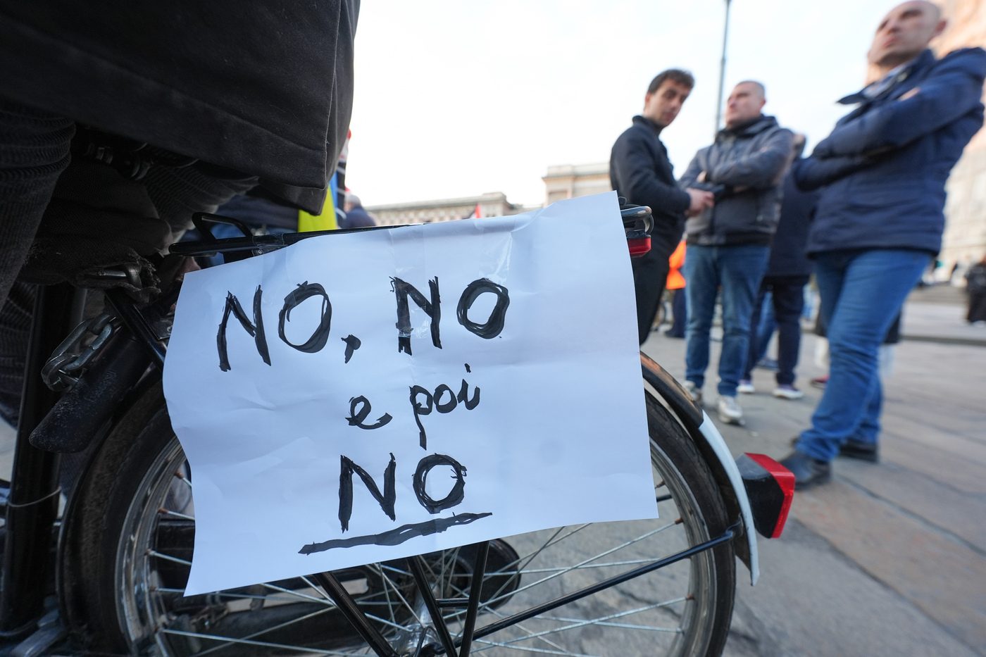 Brigatisti, estremisti e fannulloni per il No: i giornali della destra non hanno preso benissimo la mazzata del referendum