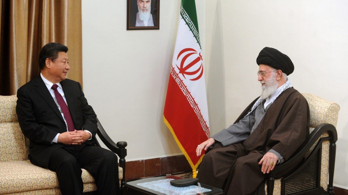 Xi Jinping e Ali Khamenei a Tehran in un vertice del 2016