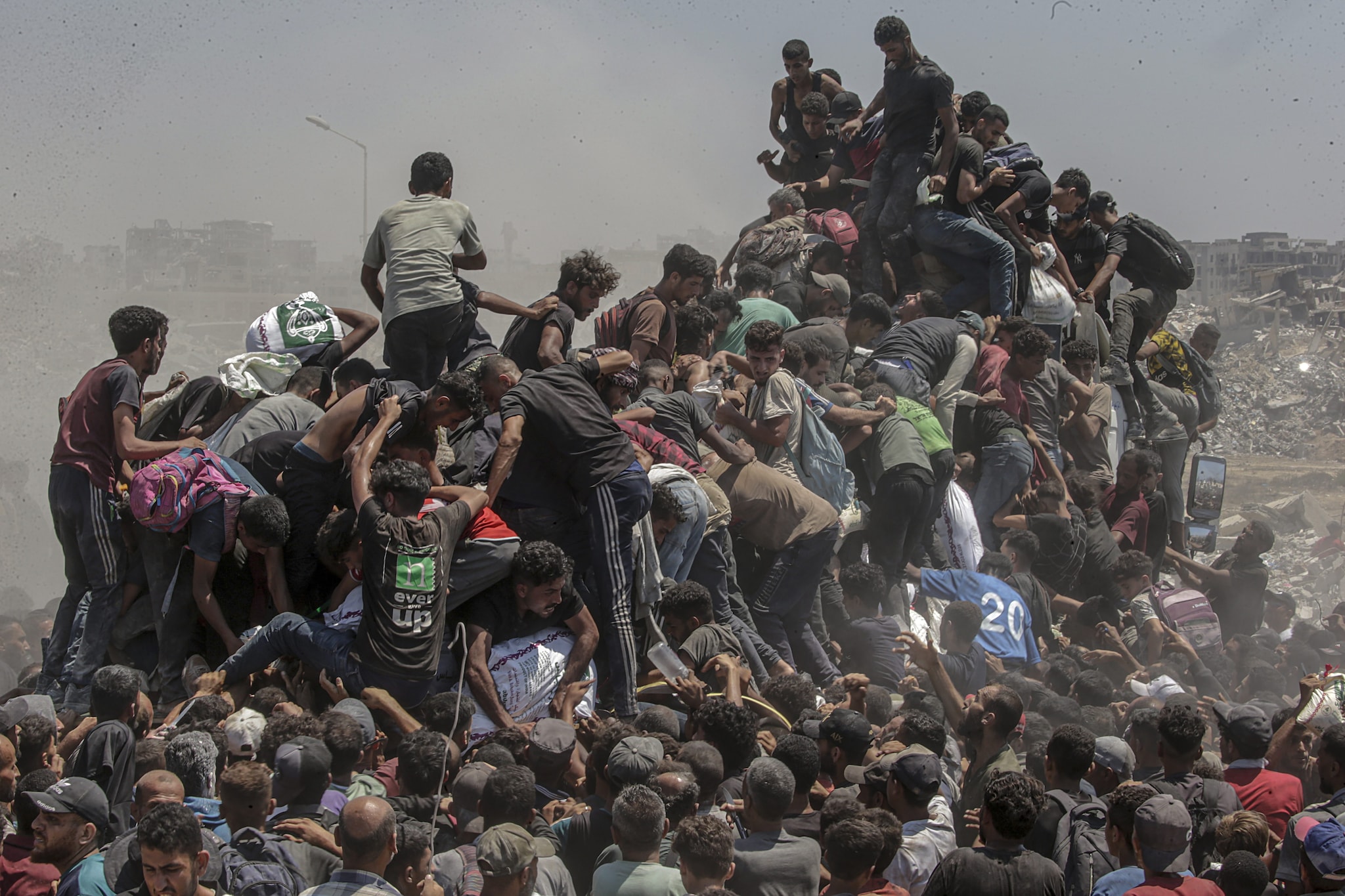 "AID Emergency in Gaza" di Saber Nuraldin (EPA Images).