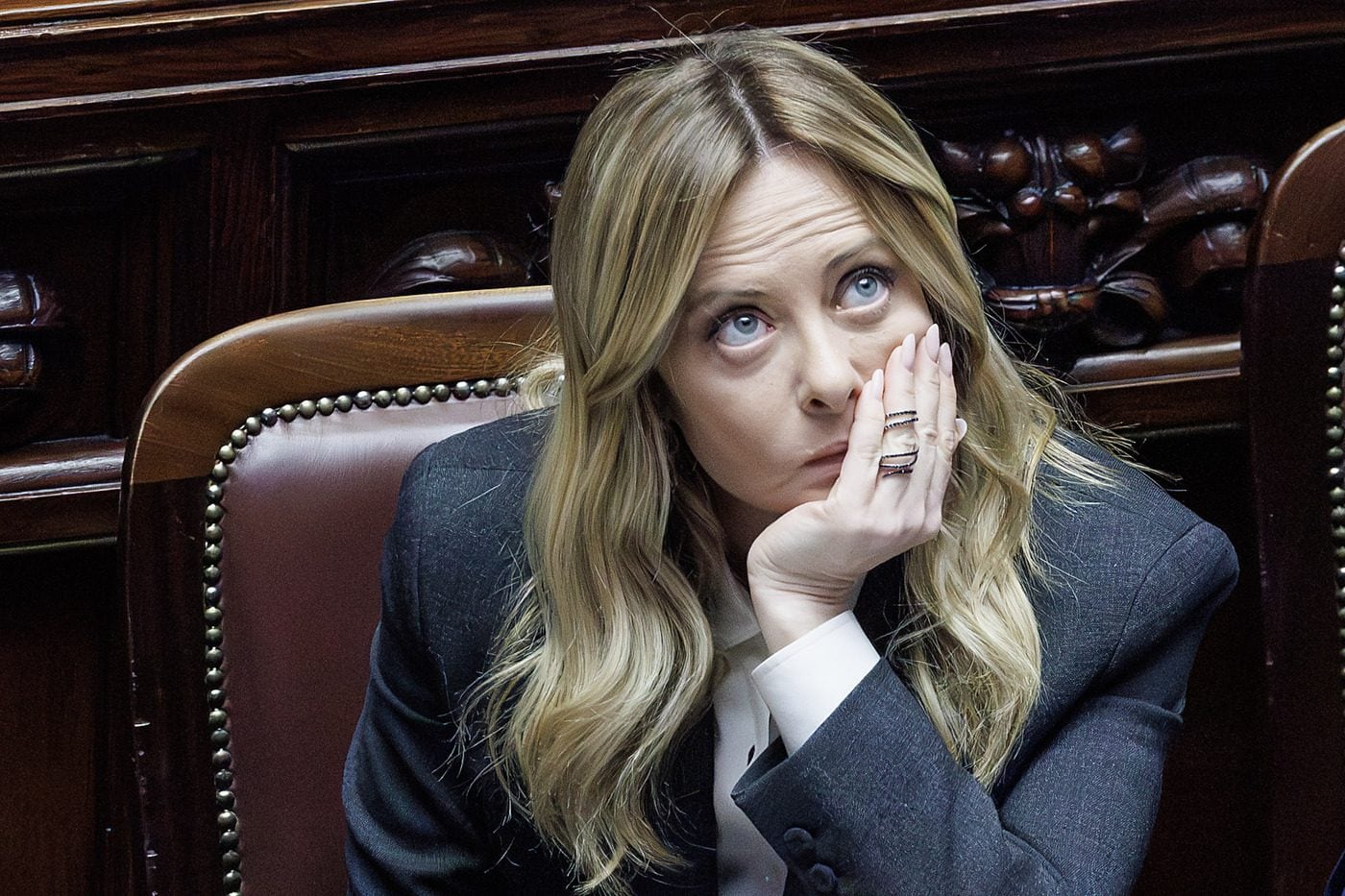 Vittimismo, risatine liceali e millanterie: cosa ha detto Giorgia Meloni in Parlamento