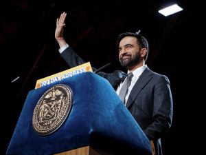 100 giorni di Mamdani come sindaco di New York: dalla tassa agli ultra-ricchi ai supermercati municipali