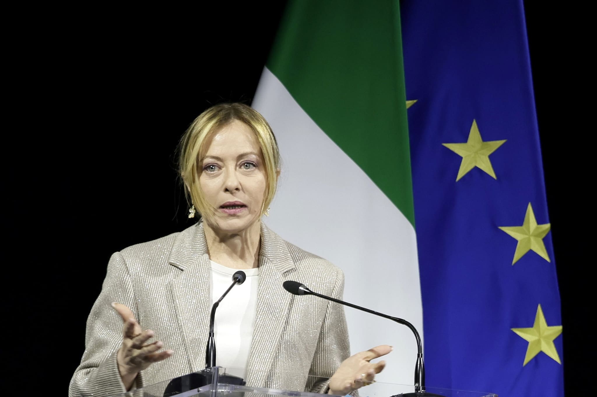 Governo Meloni, premier pronta per l'intervento a Hormuz: "Lavoriamo per stabilità", Schlein: "Navi italiane solo con la pace": news in diretta