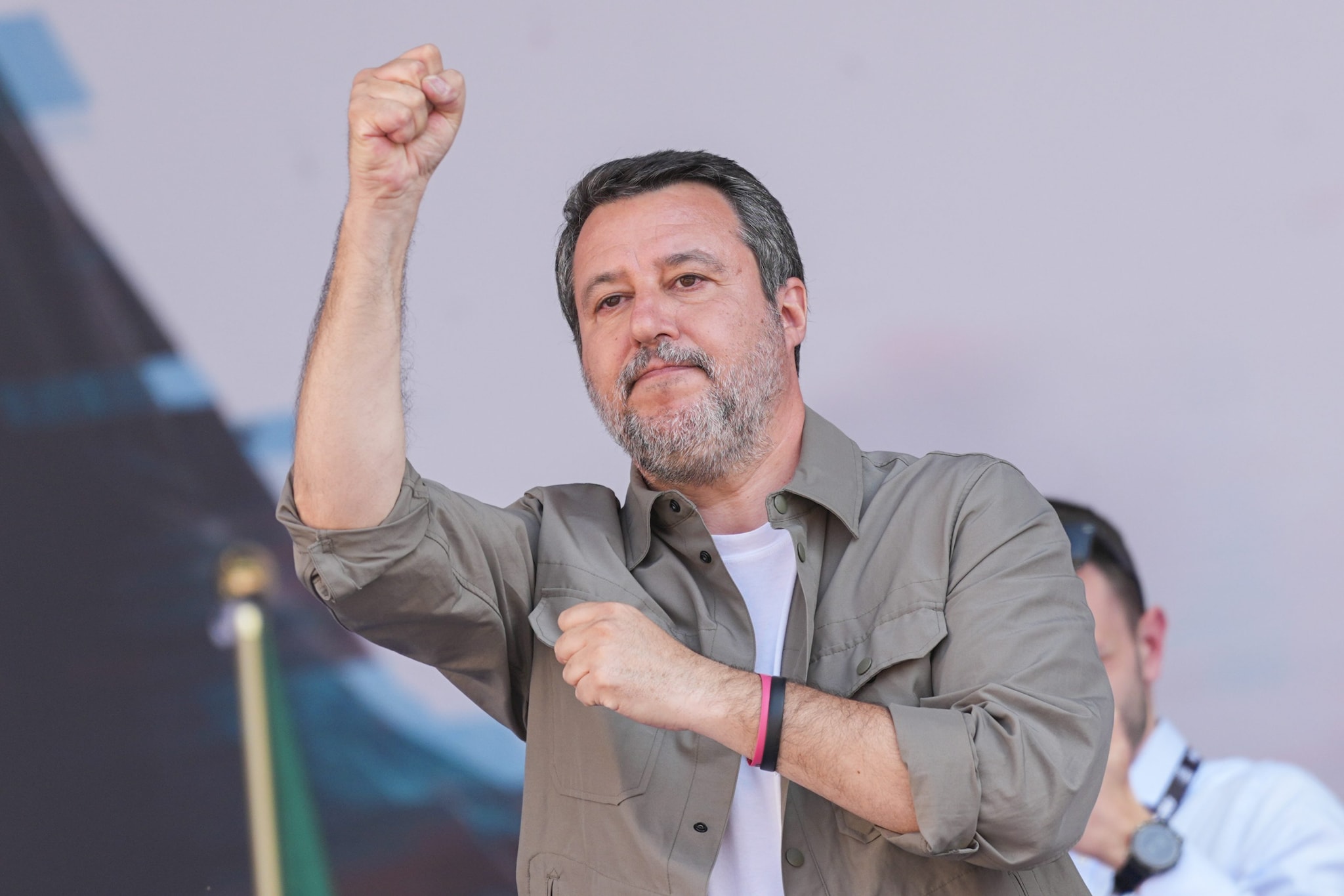 Il caso dell'abbonamento a Sky Calcio e Sport di Matteo Salvini pagato con i soldi del ministero