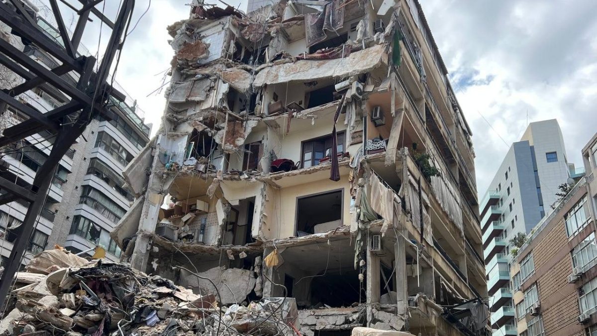 La palazzina bombardata a La Corniche, Beirut. Foto di Lidia Ginestra Giuffrida.