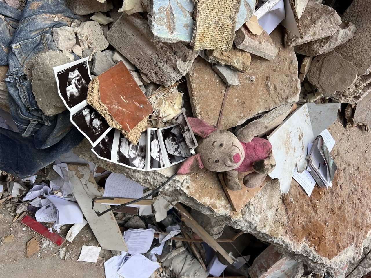 Tra le macerie dei bombardamenti su Beirut. Foto di Lidia Ginestra Giuffrida