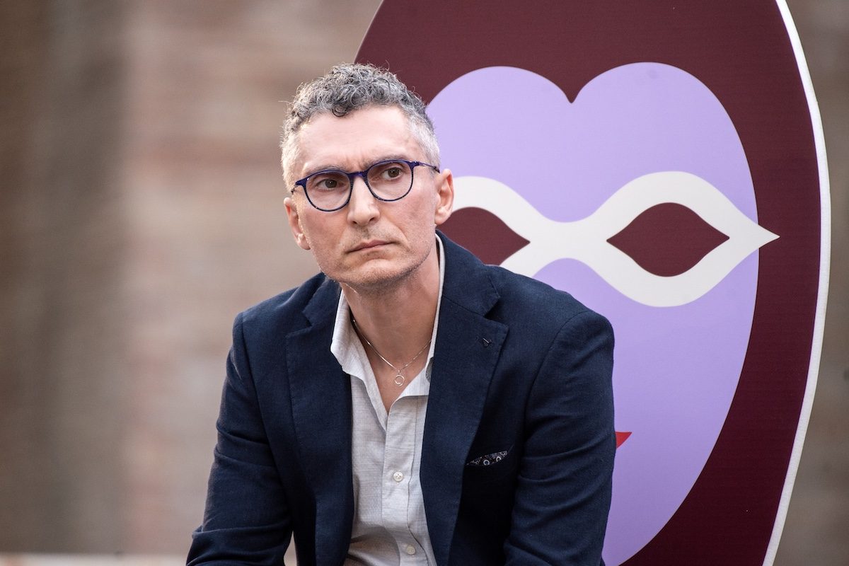 Fabio Bacà su L'era dell'Acquario: "Indago la vita con Onlyfans e la premorte. I Premi? Solletico all'ego"