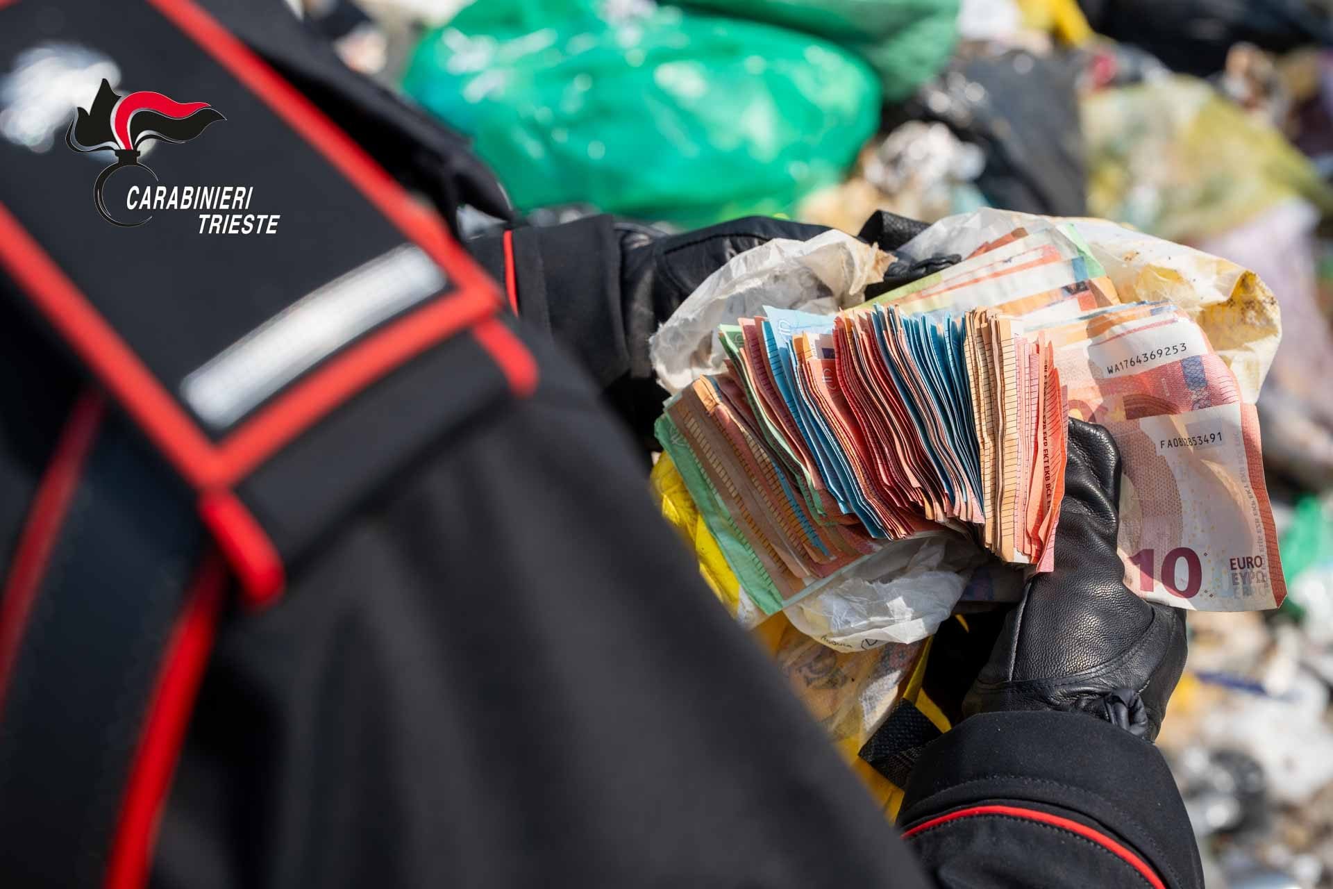 Getta per errore 7000 euro nei rifiuti a Trieste, ritrovati dopo 2 giorni dai Carabinieri: “Somma frutto di sacrifici”