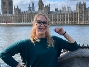 Giulia morta in A1 nell’ambulanza colpita dal camionista che ha patteggiato 5 anni, la madre: “Voglio incontrarlo”