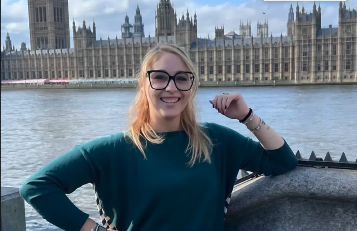 Giulia morta in A1 nell’ambulanza colpita dal camionista che ha patteggiato 5 anni, la madre: “Voglio incontrarlo”