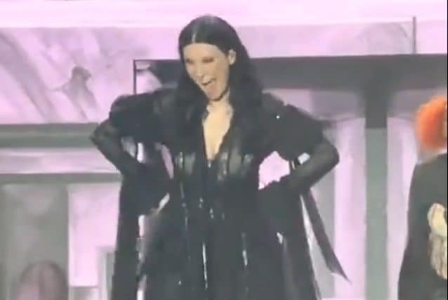 Laura Pausini sgrida i VIP in prima fila in Perù: “Pagano molto ma non conoscono le canzoni”