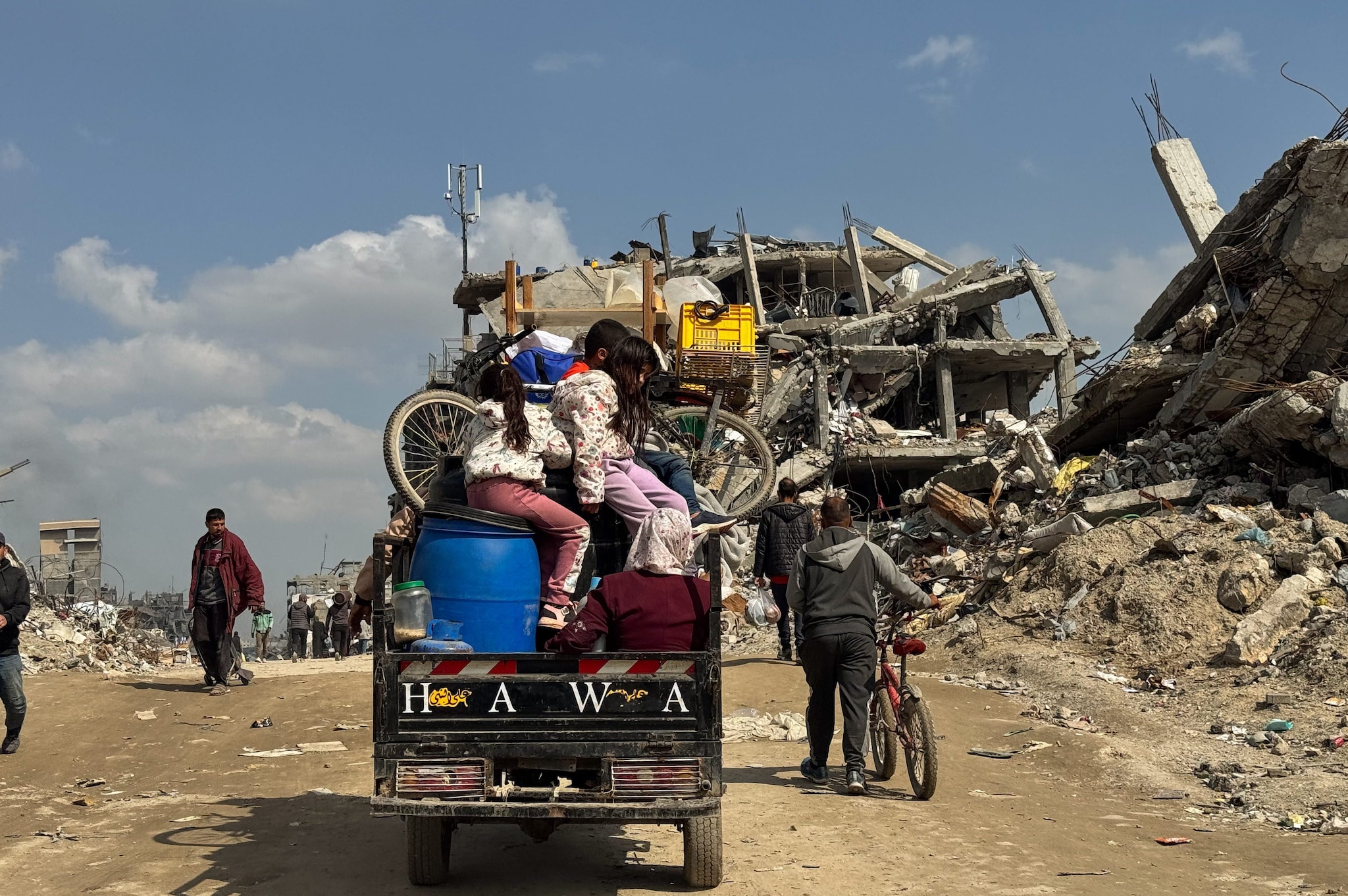 A Gaza i ratti entrano nelle tende e mordono i neonati: "Prima i missili, ora i topi escono da terra"