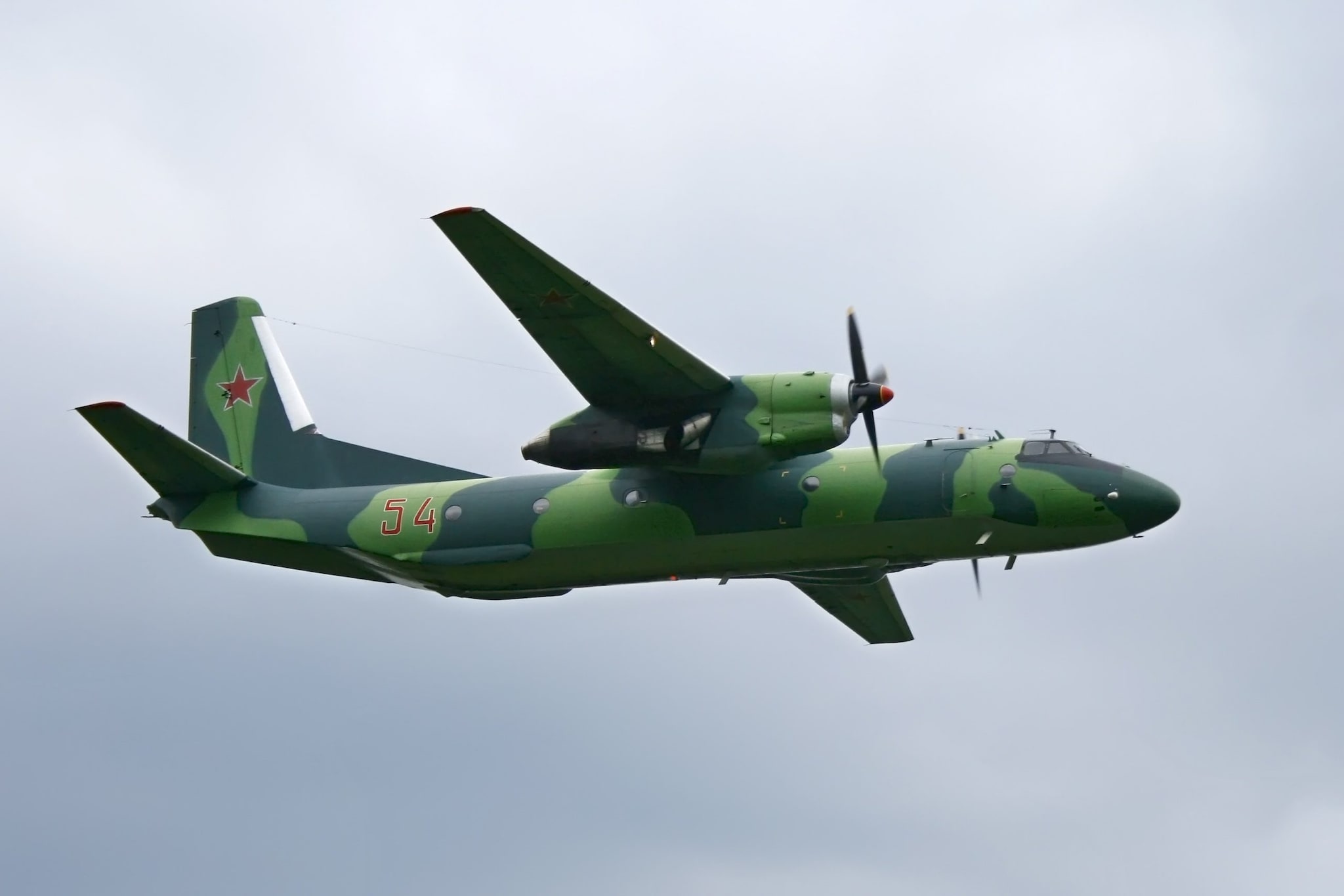 Aereo militare russo Antonov An-26 si schianta contro scogliera in Crimea: 29 morti e nessun sopravvissuto