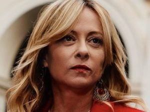 Sondaggi politici, cresce ancora Futuro Nazionale, il centrodestra è in crisi e perde consensi