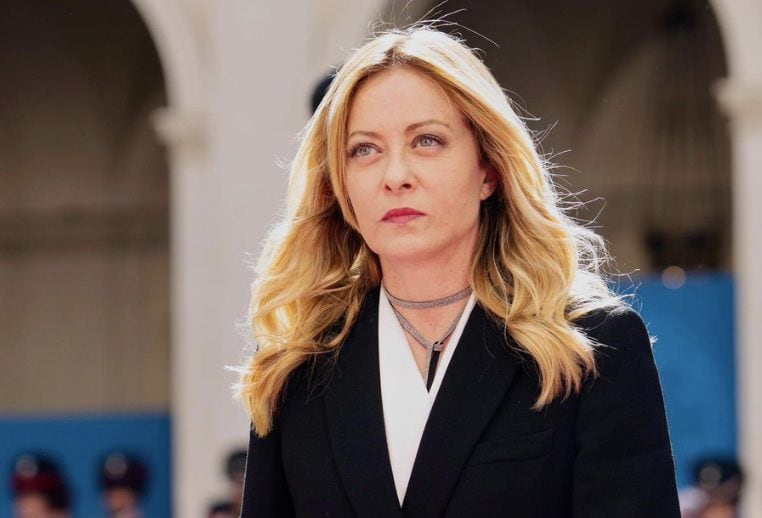 Il Decreto Sicurezza del Governo Meloni diventa legge ma viene modificato subito: cambia il bonus rimpatri