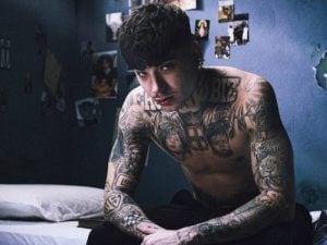 Shiva, frammenti di autenticità in un Vangelo riuscito a metà: trauma paterno, carcere e dolore profondo