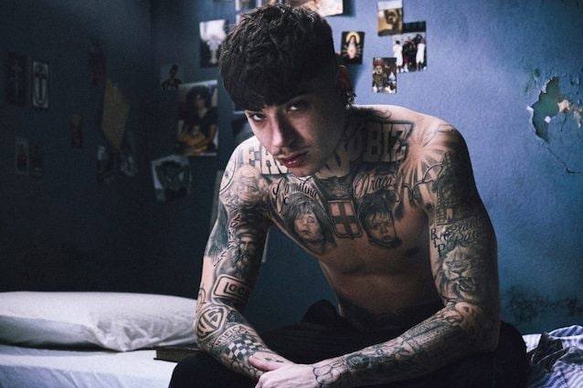 Shiva, frammenti di autenticità in un Vangelo riuscito a metà: trauma paterno, carcere e dolore profondo