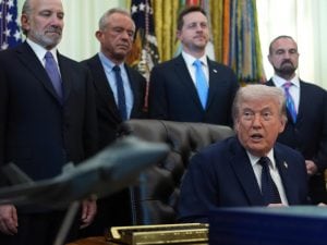 Iran, la guerra in diretta: Trump sull’accordo con Teheran: “Voglio che duri, non ho fretta”. Esteso di 3 settimane cessate il fuoco tra Tel Aviv e Libano