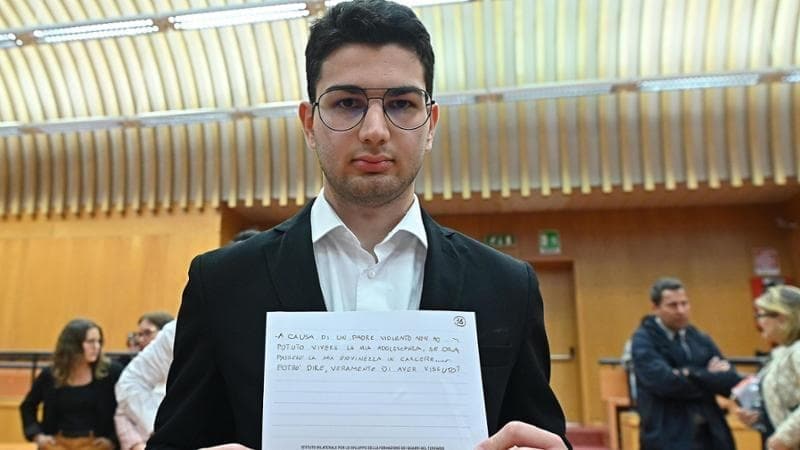 Uccise il padre per difendere la madre, Alex Cotoia chiede il risarcimento allo Stato per i 539 giorni da detenuto