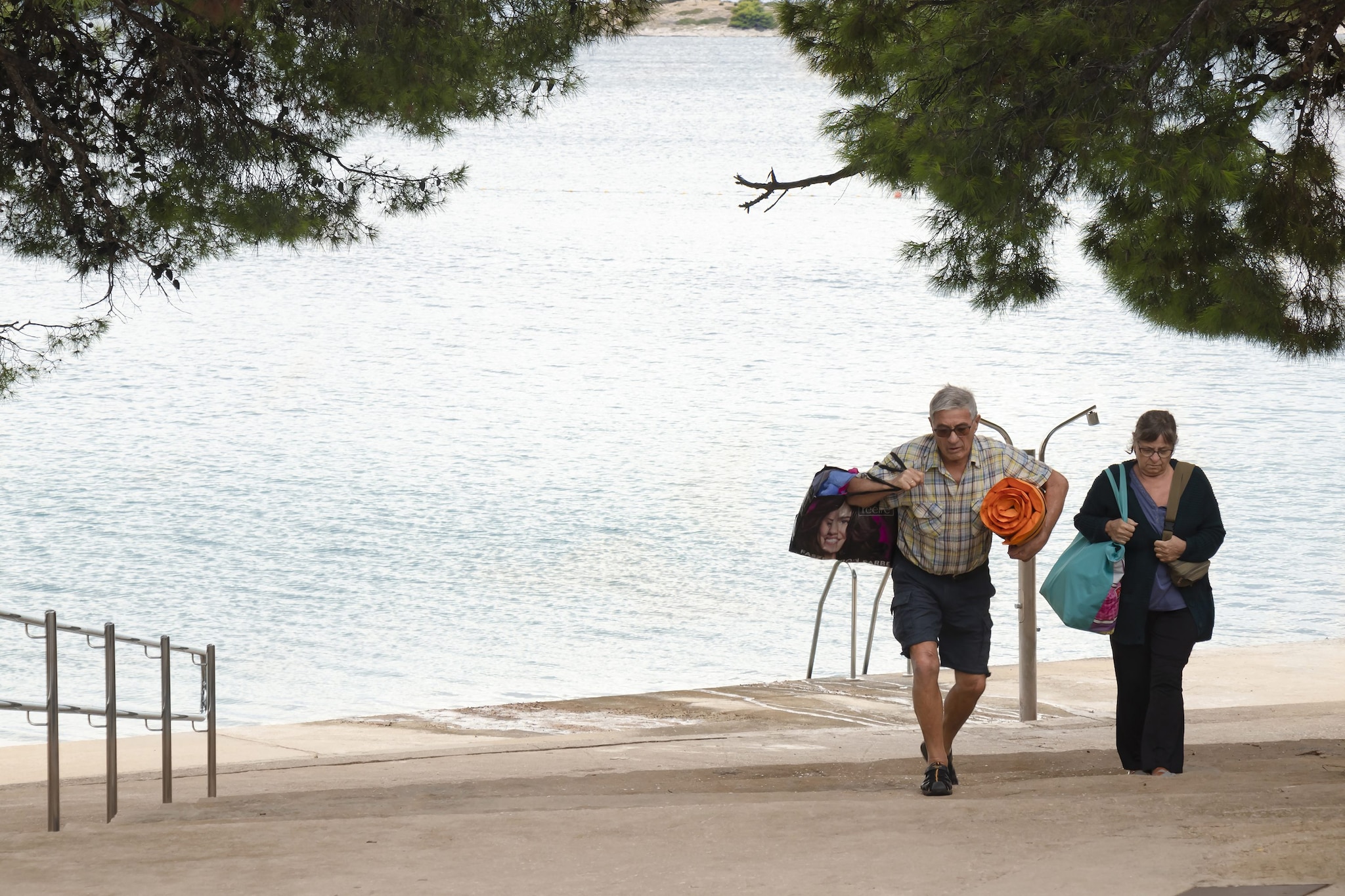 Pescara, cacciati dal lido dopo 46 anni perché troppo anziani: il benservito ai coniugi su WhatsApp