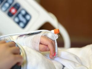 Rovigo, bimbo muore dopo un intervento. Il papà: “È entrato in ospedale saltellando, poi non c’era più”