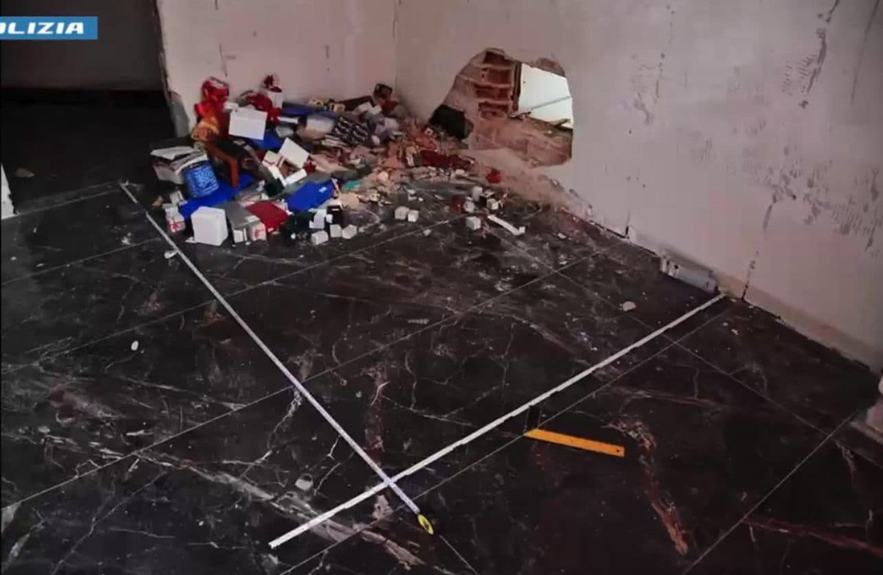 Furto da 500mila euro in gioielleria ad Asti, c'è la svolta: presa la banda del buco nella parete